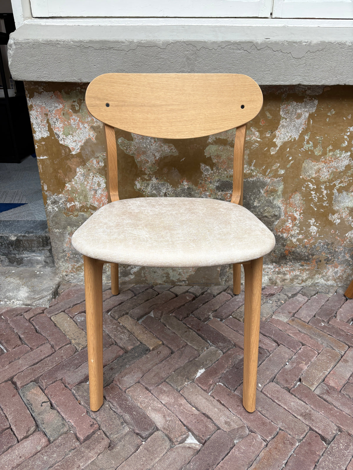 Sample Sale: Ubu Chair