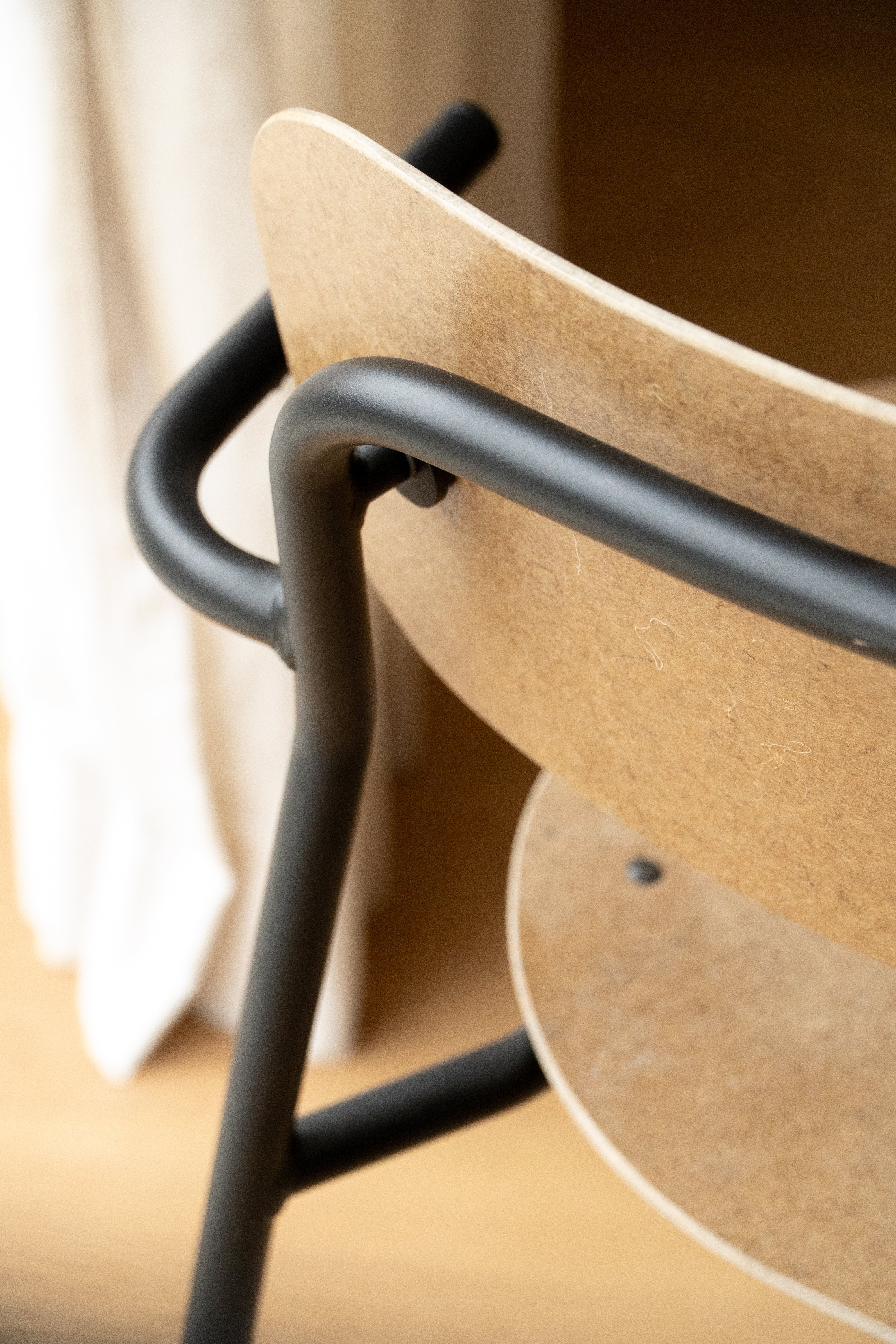 Rebel Chair Rezign with short arms
