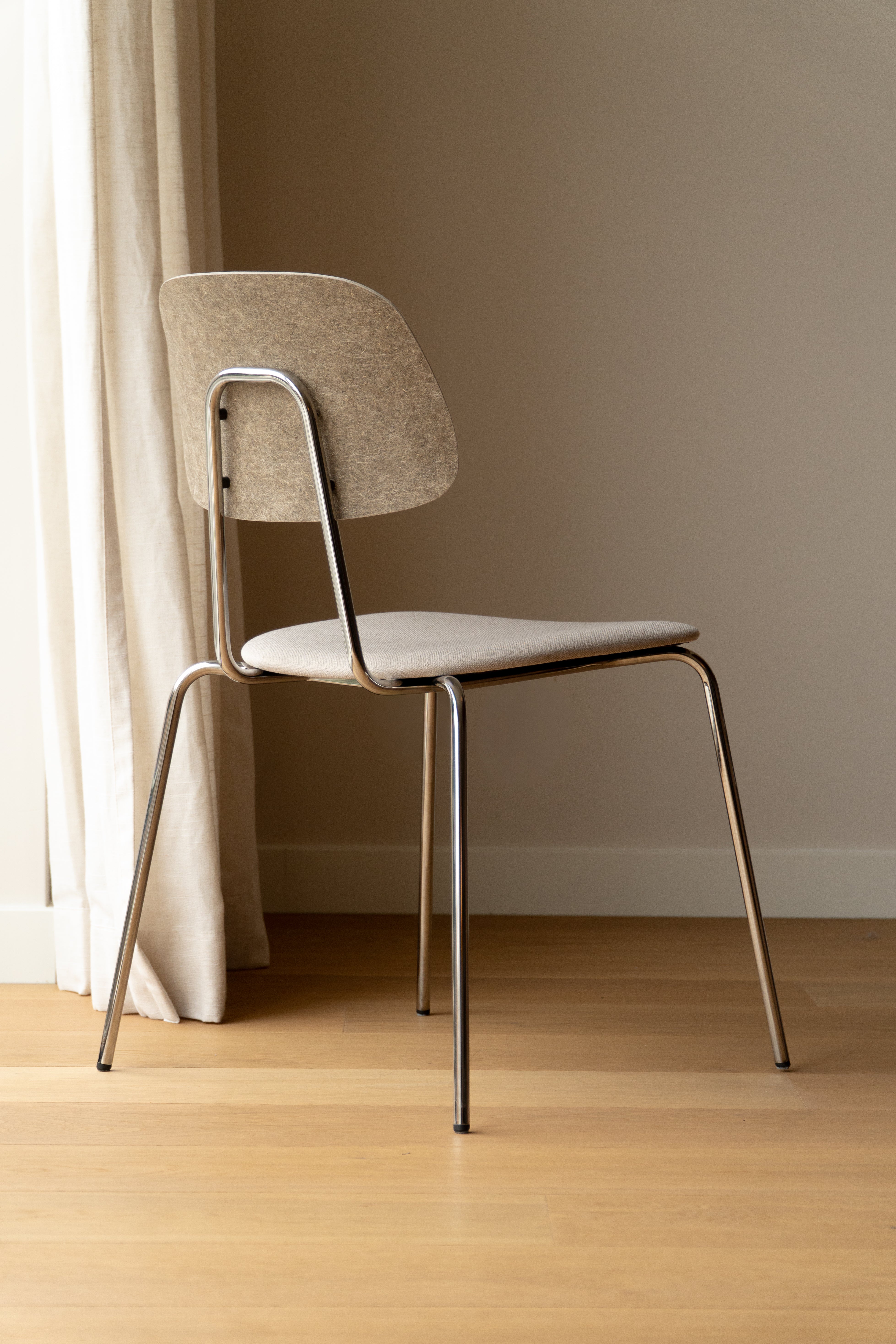 XY60 Chair half upholstered